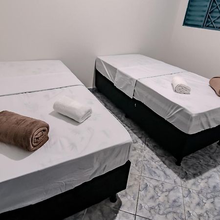 Pousada Roosevelt Quarto 03 - Pousada Central Prox Rodoviaria E Dist Industrial Hotel Uberlândia Екстериор снимка