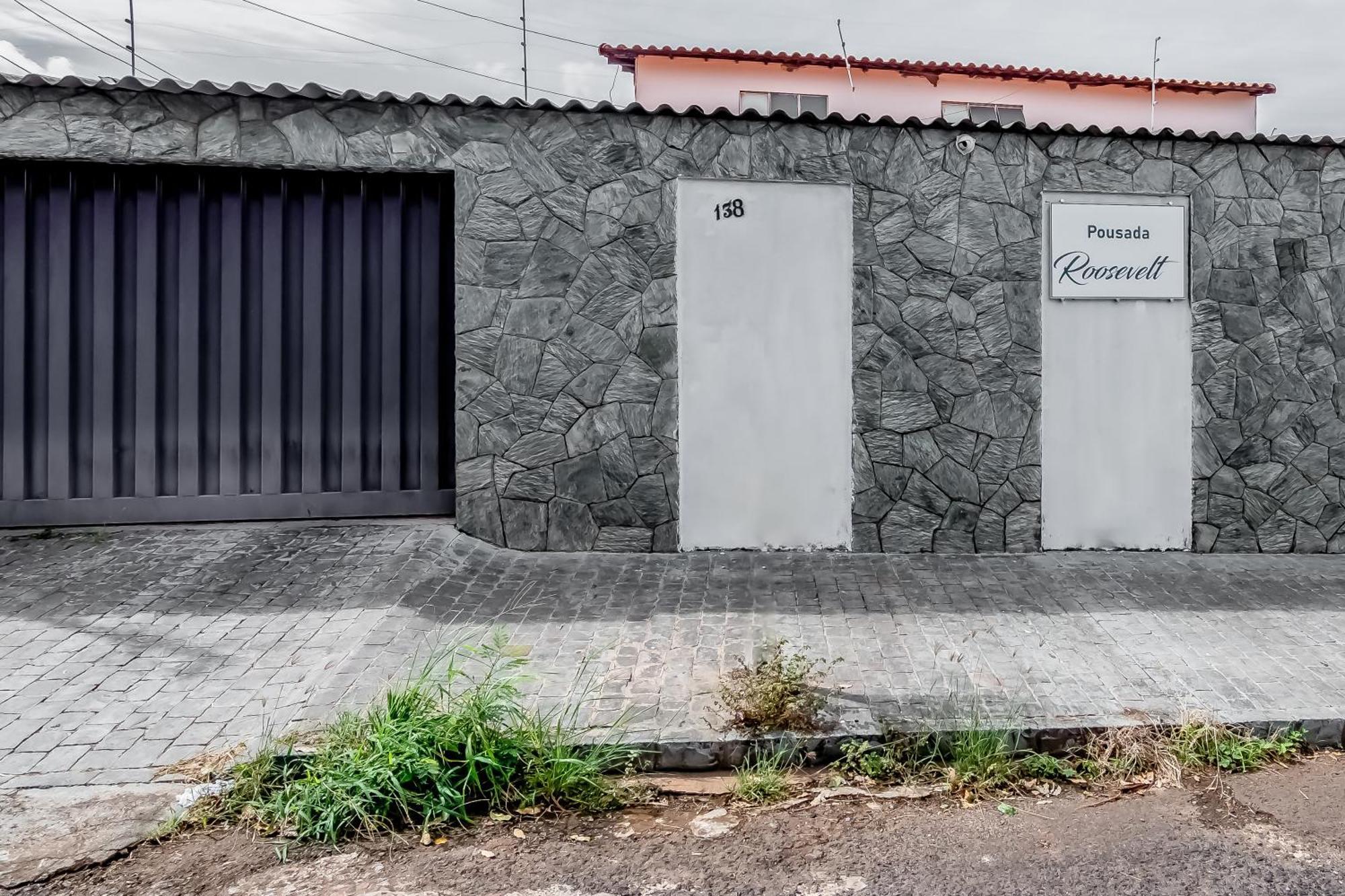 Pousada Roosevelt Quarto 03 - Pousada Central Prox Rodoviaria E Dist Industrial Hotel Uberlândia Екстериор снимка