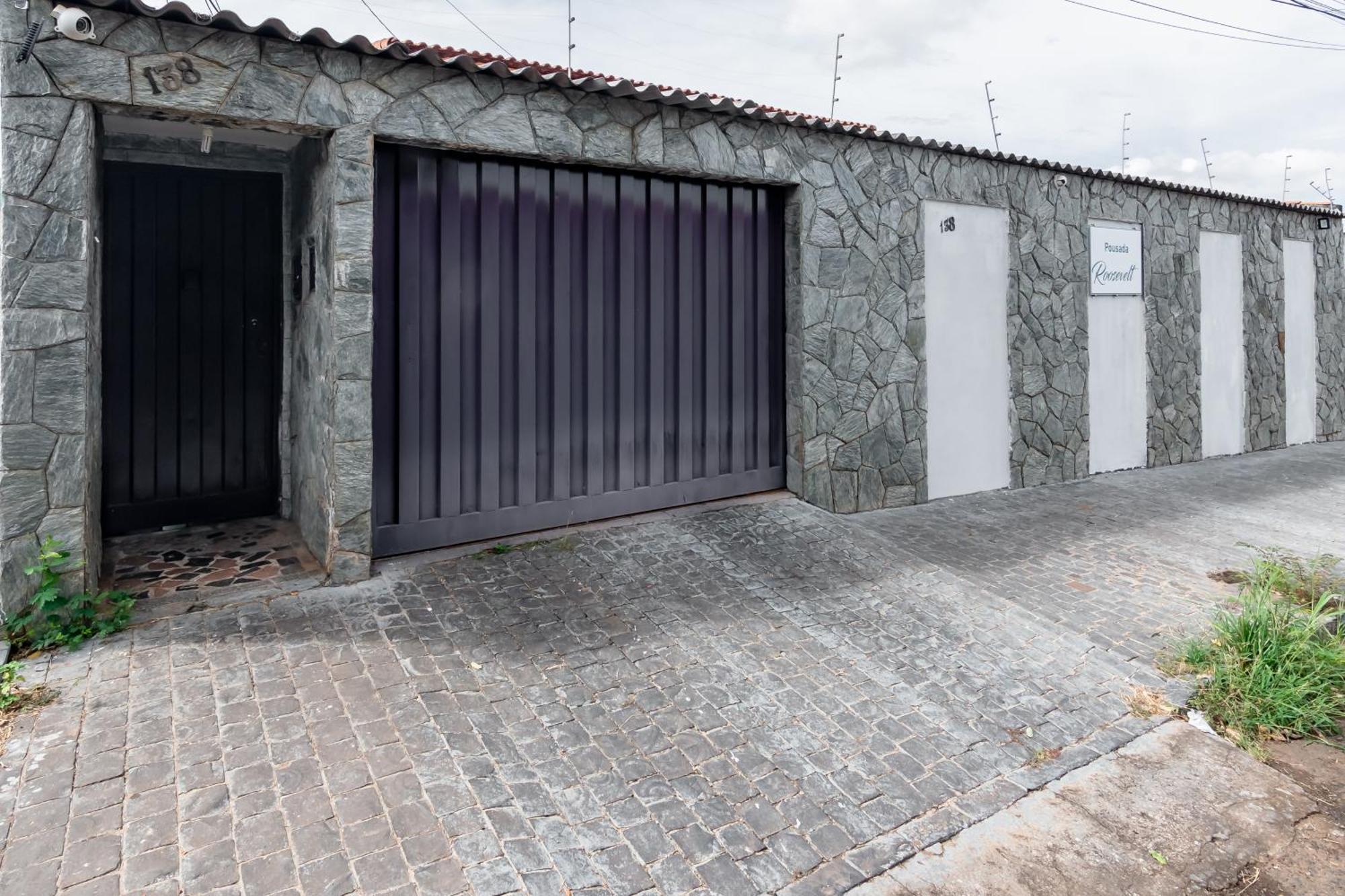 Pousada Roosevelt Quarto 03 - Pousada Central Prox Rodoviaria E Dist Industrial Hotel Uberlândia Екстериор снимка
