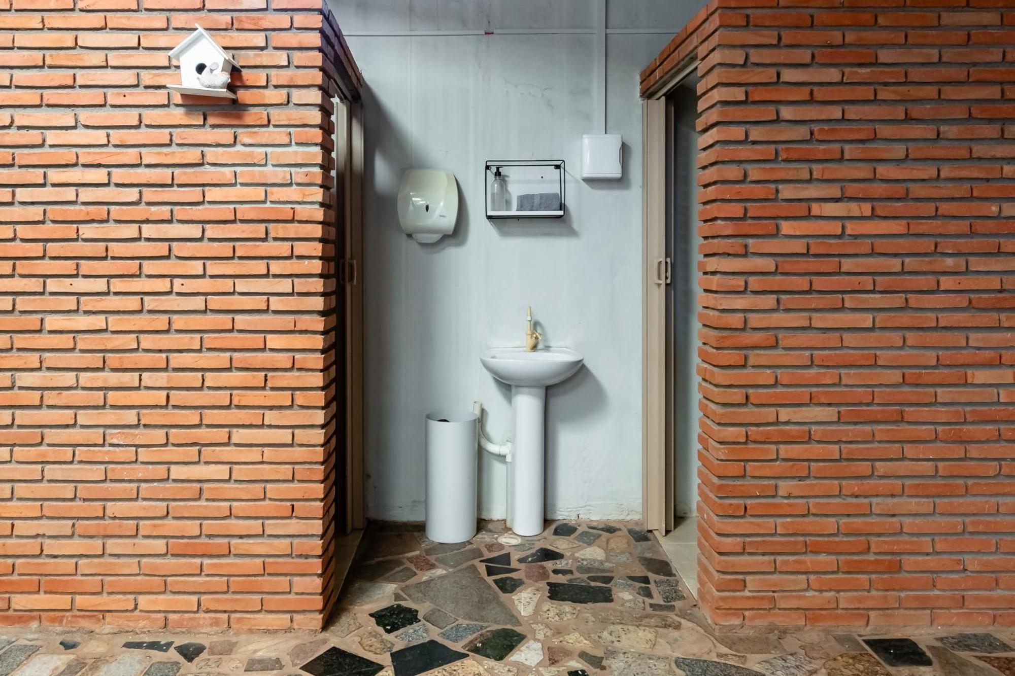 Pousada Roosevelt Quarto 03 - Pousada Central Prox Rodoviaria E Dist Industrial Hotel Uberlândia Екстериор снимка